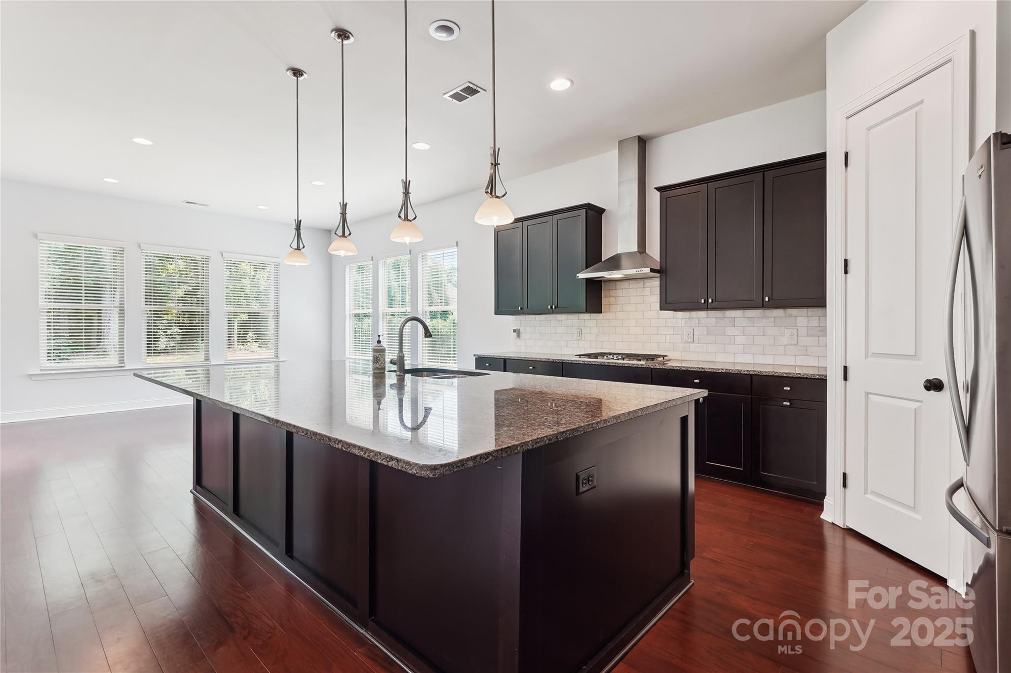Fort Mill, South Carolina, 29708, United States, 5 Bedrooms Bedrooms, ,5 BathroomsBathrooms,Residential,For Sale,1896141