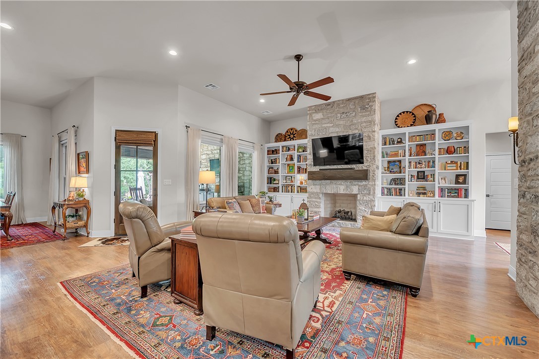 Salado, Texas, 76571, United States, 4 Bedrooms Bedrooms, ,3 BathroomsBathrooms,Residential,For Sale,1895427