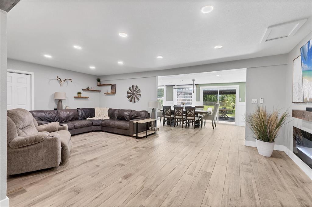 Wimauma, Florida, 33598, United States, 4 Bedrooms Bedrooms, ,4 BathroomsBathrooms,Residential,For Sale,1918818