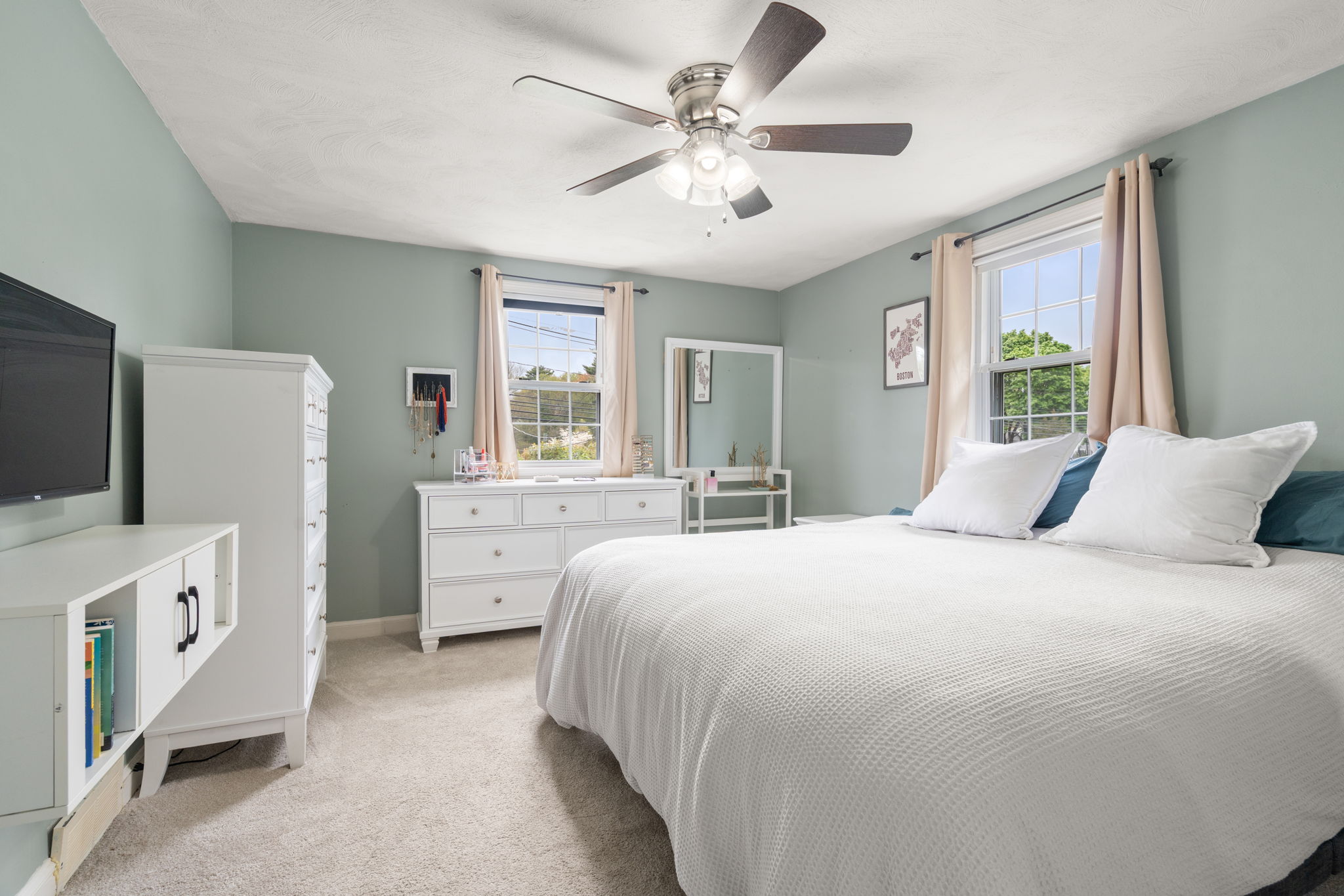  2 Forbes Road, Canton, MA, 02021 - 物件實景