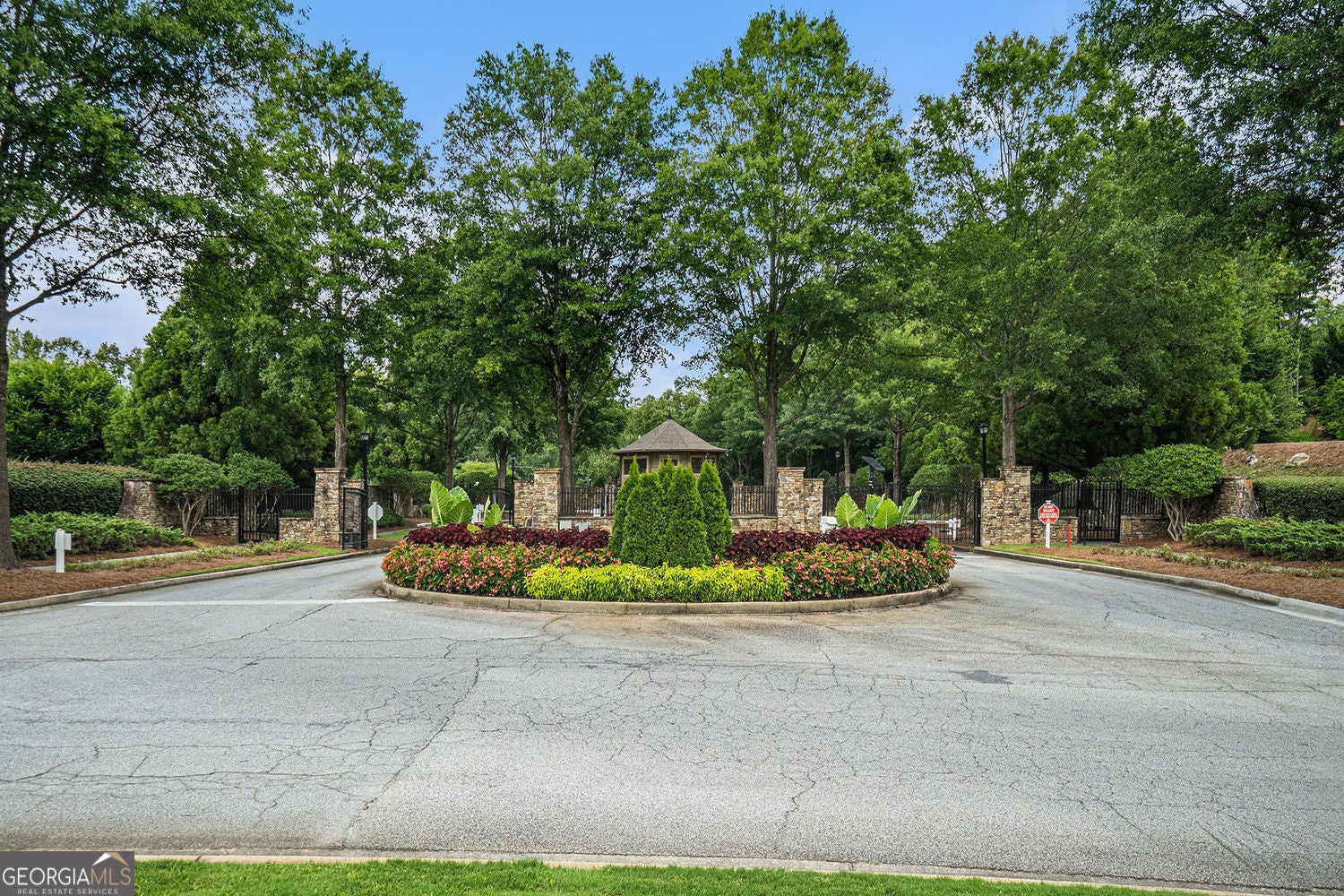 Mableton, Georgia, 30126, United States, 5 Bedrooms Bedrooms, ,4 BathroomsBathrooms,Residential,For Sale,1905139