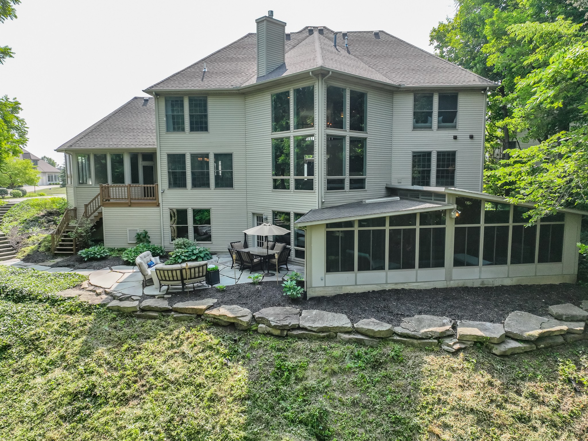  Exceptional Home Tucked Away on a Quiet Cul-De-Sac - 物件實景