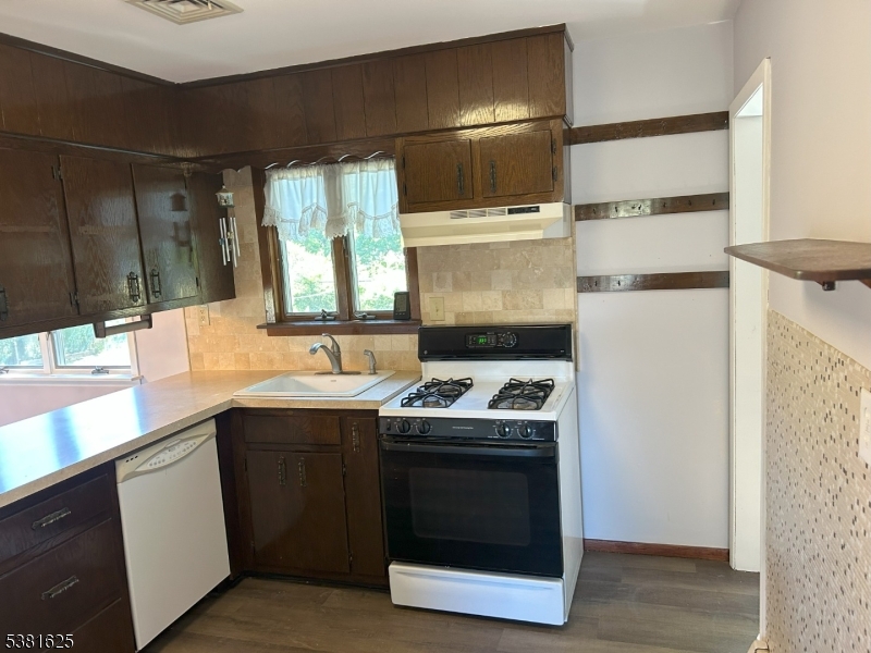 Hillsborough Twp., New Jersey, 08844, United States, 3 Bedrooms Bedrooms, ,2 BathroomsBathrooms,Residential,For Sale,1932471