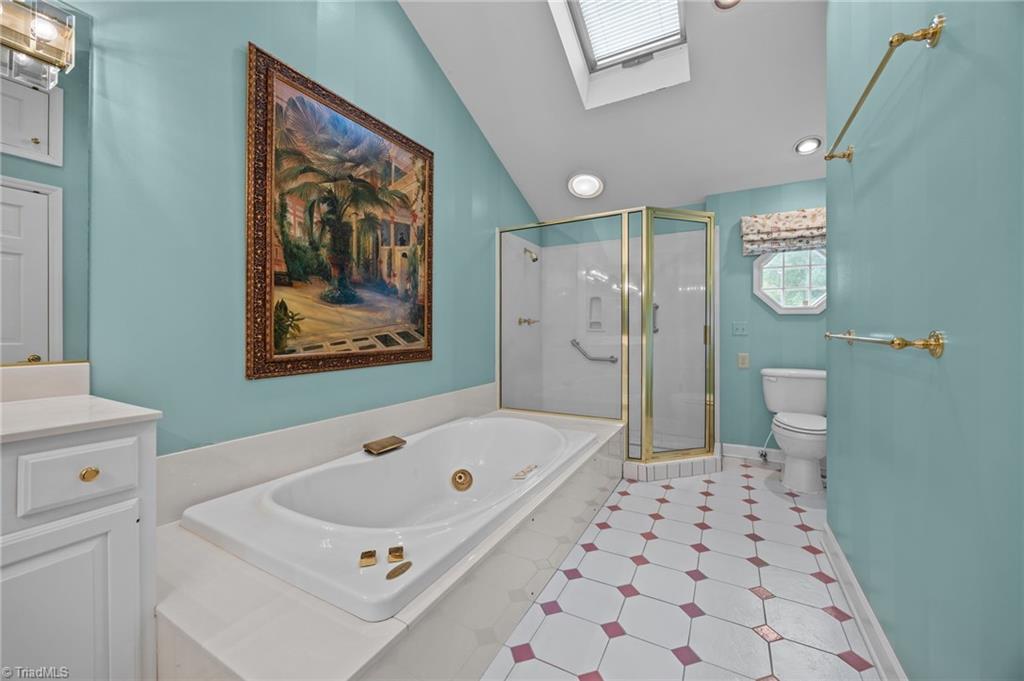 High Point, North Carolina, 27262, United States, 5 Bedrooms Bedrooms, ,4 BathroomsBathrooms,Residential,For Sale,1925566