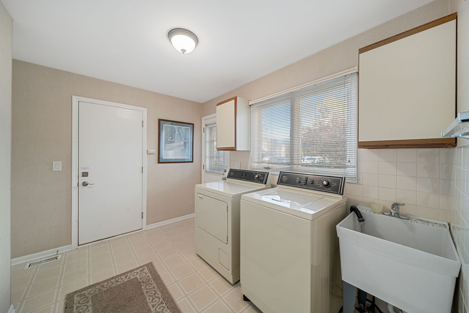 Palatine, Illinois, 60074, United States, 3 Bedrooms Bedrooms, ,3 BathroomsBathrooms,Residential,For Sale,1988286