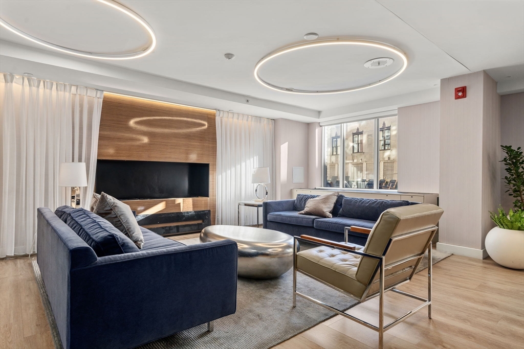 Boston, Massachusetts, 02111, United States, 1 Bedroom Bedrooms, ,1 BathroomBathrooms,Residential,For Sale,1991032