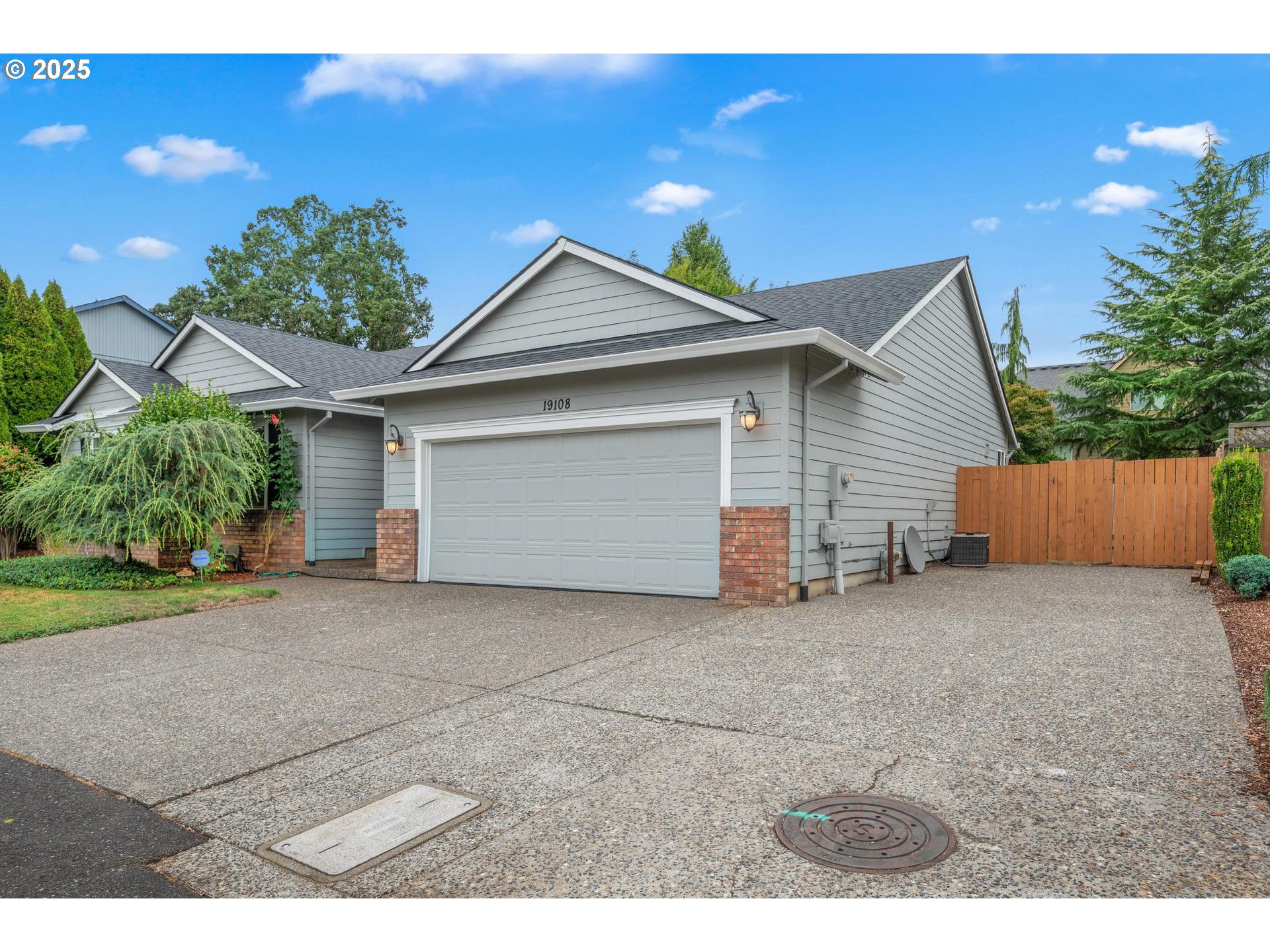 Oregon City, Oregon, 97045, United States, 3 Bedrooms Bedrooms, ,2 BathroomsBathrooms,Residential,For Sale,1949675