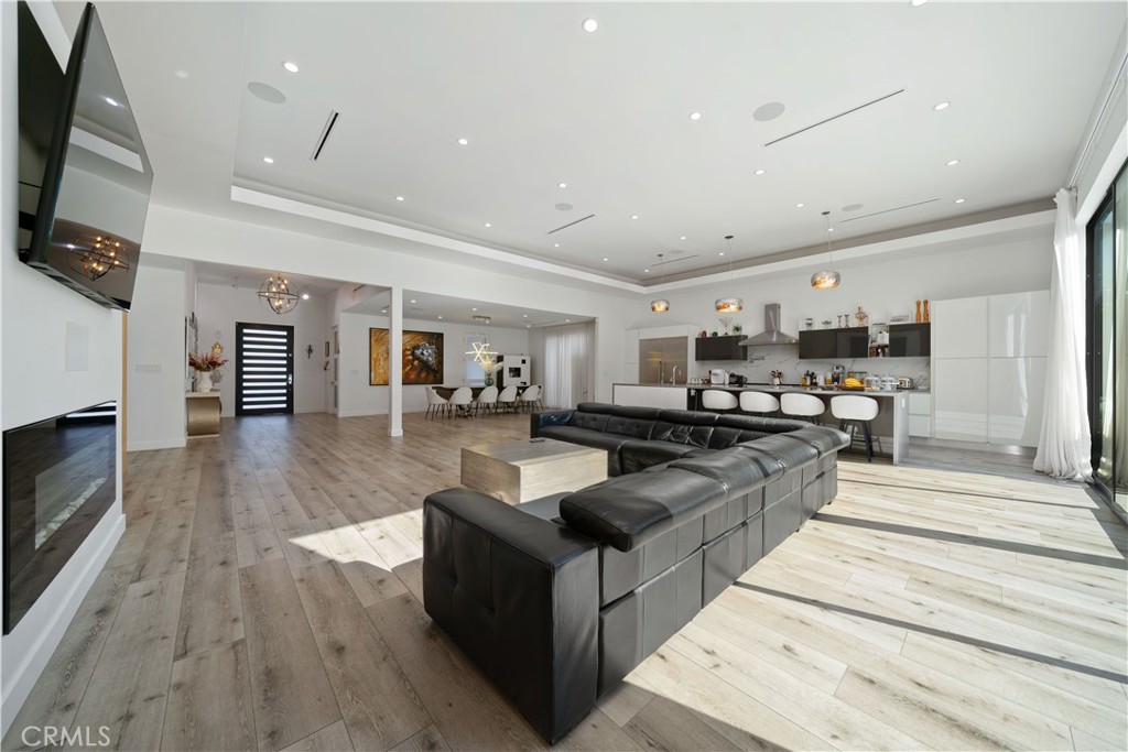 Woodland Hills, California, 91367, United States, 4 Bedrooms Bedrooms, ,2 BathroomsBathrooms,Residential,For Sale,2003177