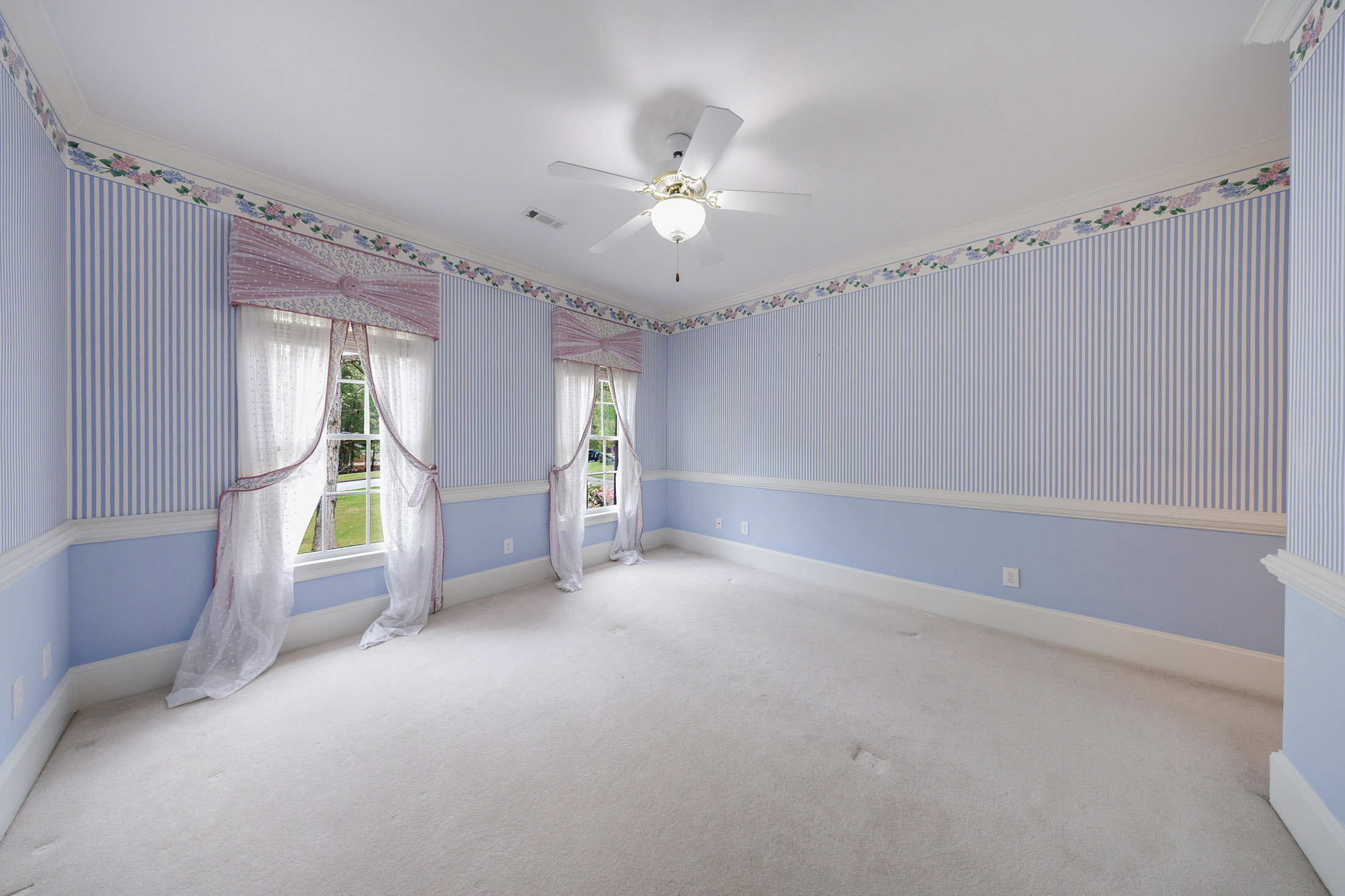  A Rare Opportunity to Own a Developer-Designed Lakefront Estate - 物件實景