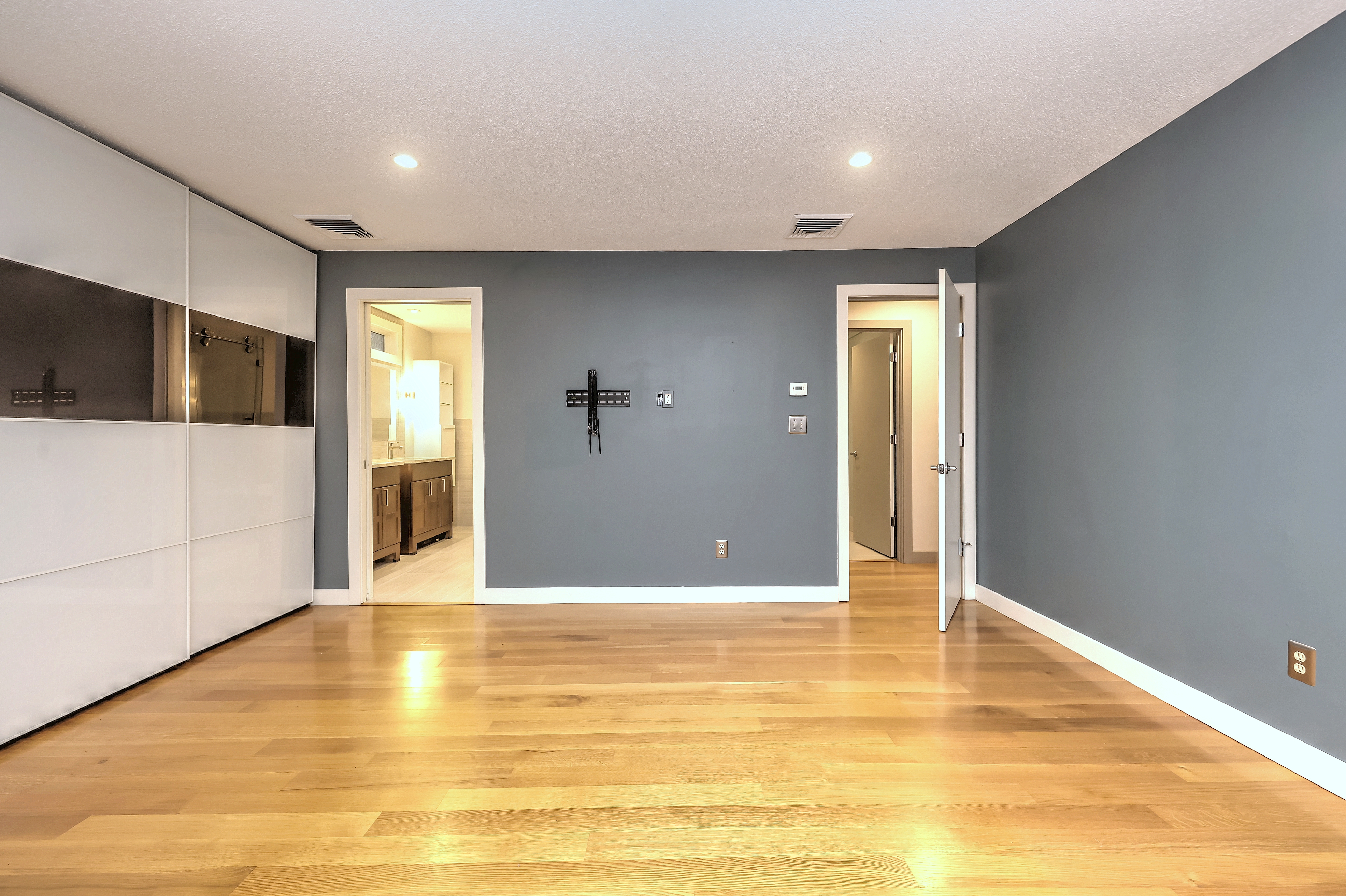  Sophisticated Contemporary set in a Serene Setting - 物件實景