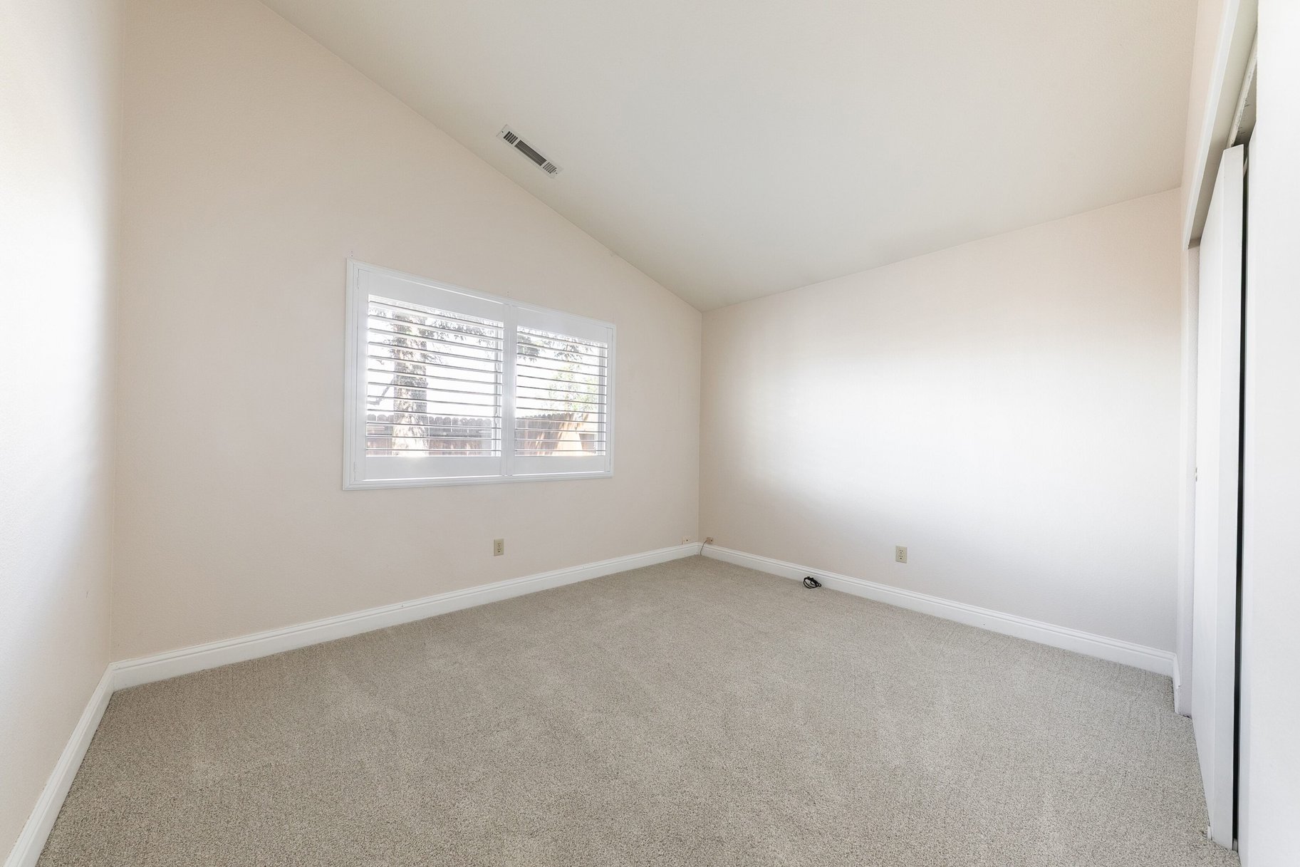  3 Bedrooms, 2 bath, 2 car garage, single level home in Minden NV - 物件實景