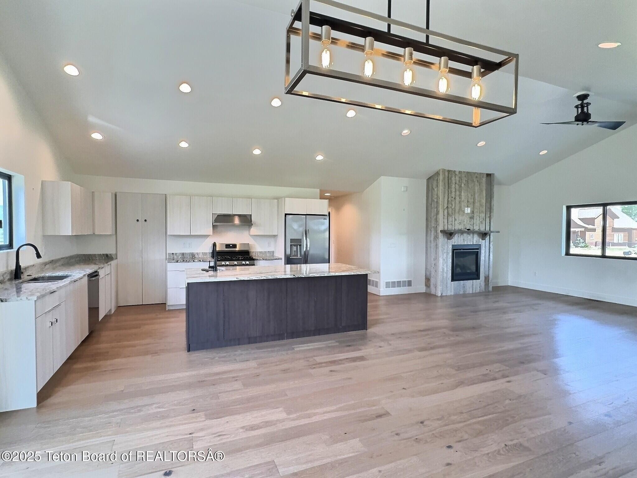 Victor, Idaho, 83455, United States, 3 Bedrooms Bedrooms, ,2 BathroomsBathrooms,Residential,For Sale,1982100