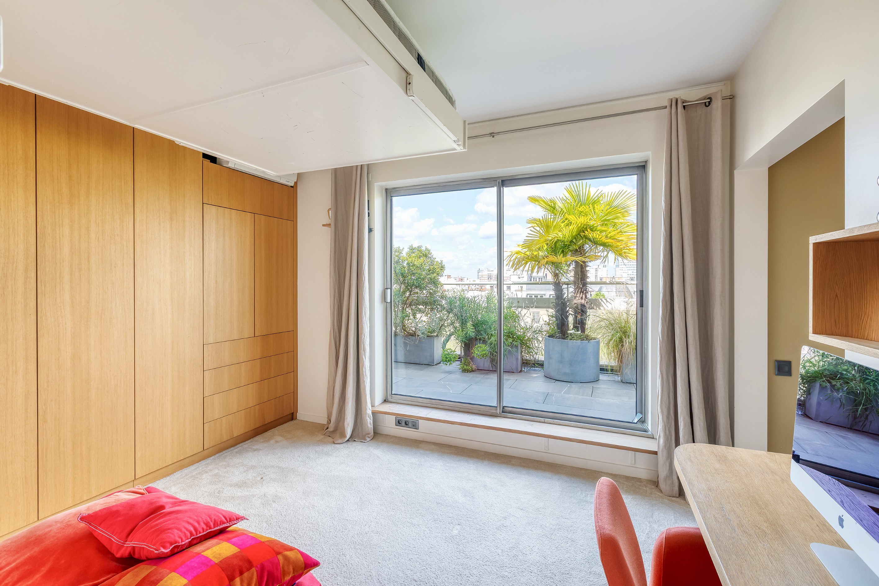  FOR SALE - Top-floor 
