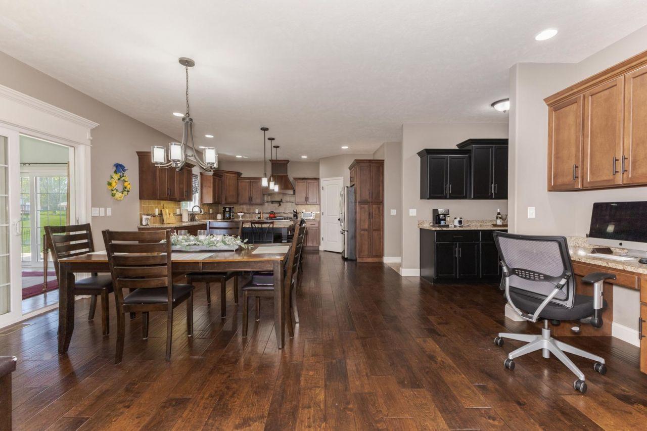 Bloomington, Illinois, 61705, United States, 5 Bedrooms Bedrooms, ,5 BathroomsBathrooms,Residential,For Sale,1817687