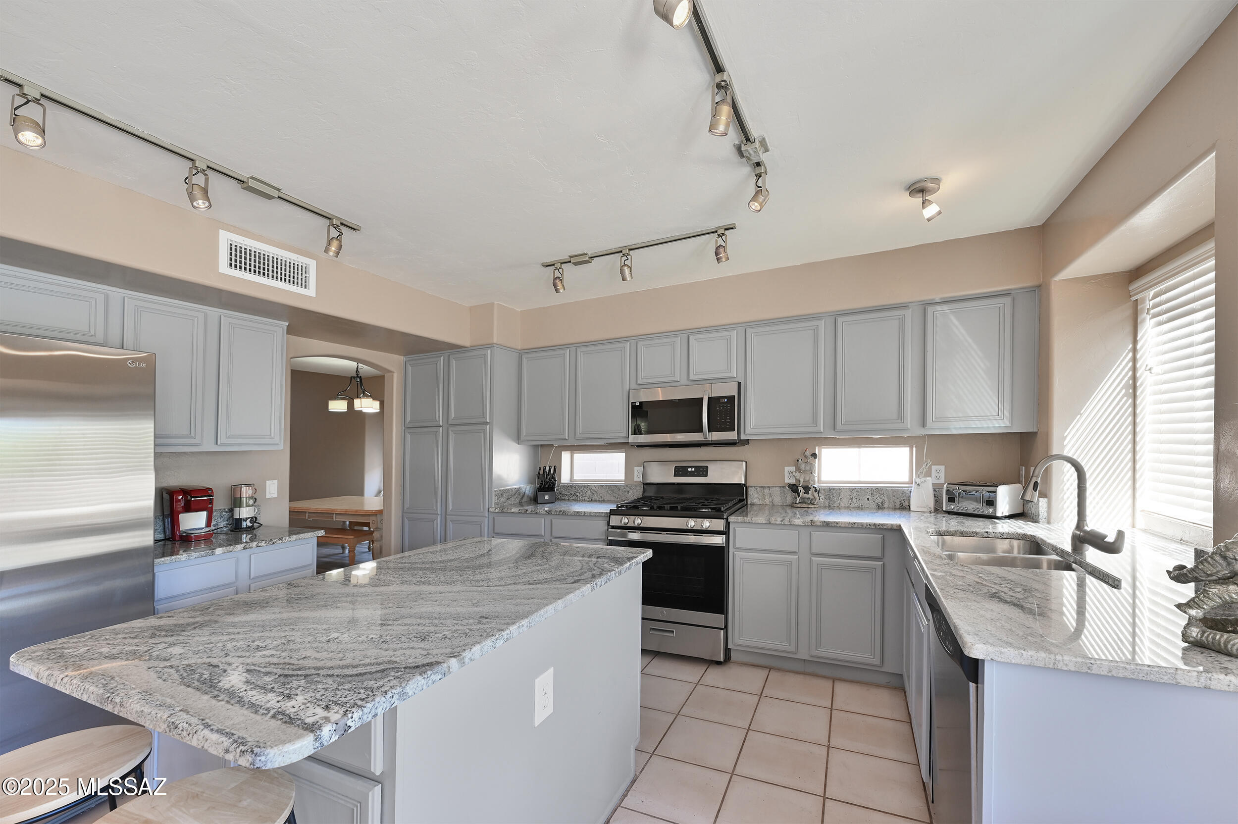 Oro Valley, Arizona, 85737, United States, 5 Bedrooms Bedrooms, ,3 BathroomsBathrooms,Residential,For Sale,1954798