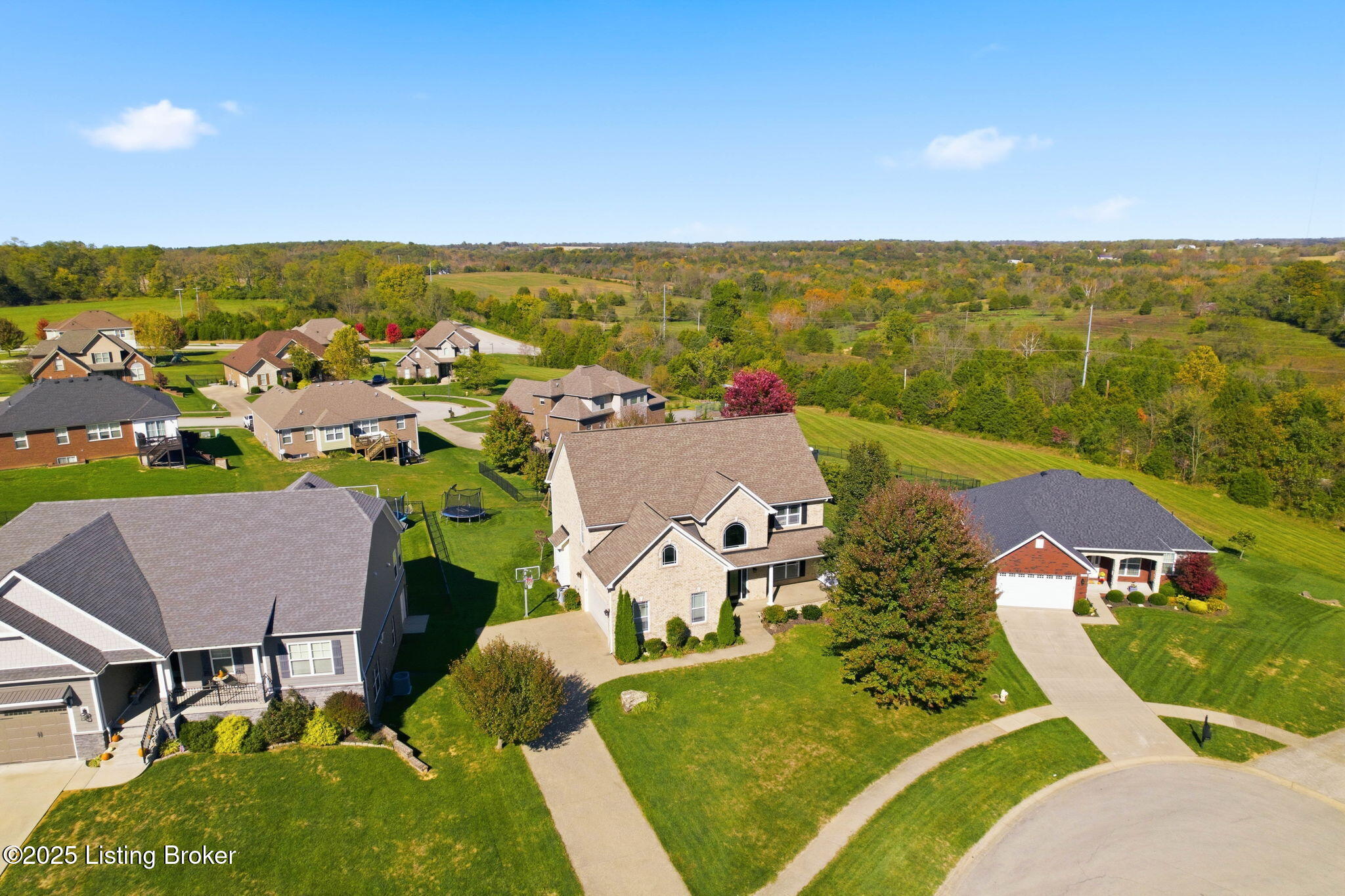 La Grange, Kentucky, 40031, United States, 5 Bedrooms Bedrooms, ,4 BathroomsBathrooms,Residential,For Sale,1971685