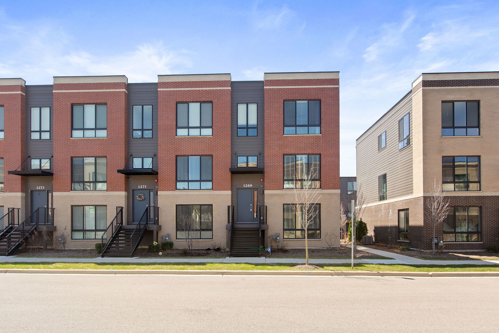 Schaumburg, Illinois, 60173, United States, 3 Bedrooms Bedrooms, ,3 BathroomsBathrooms,Residential,For Sale,1868457