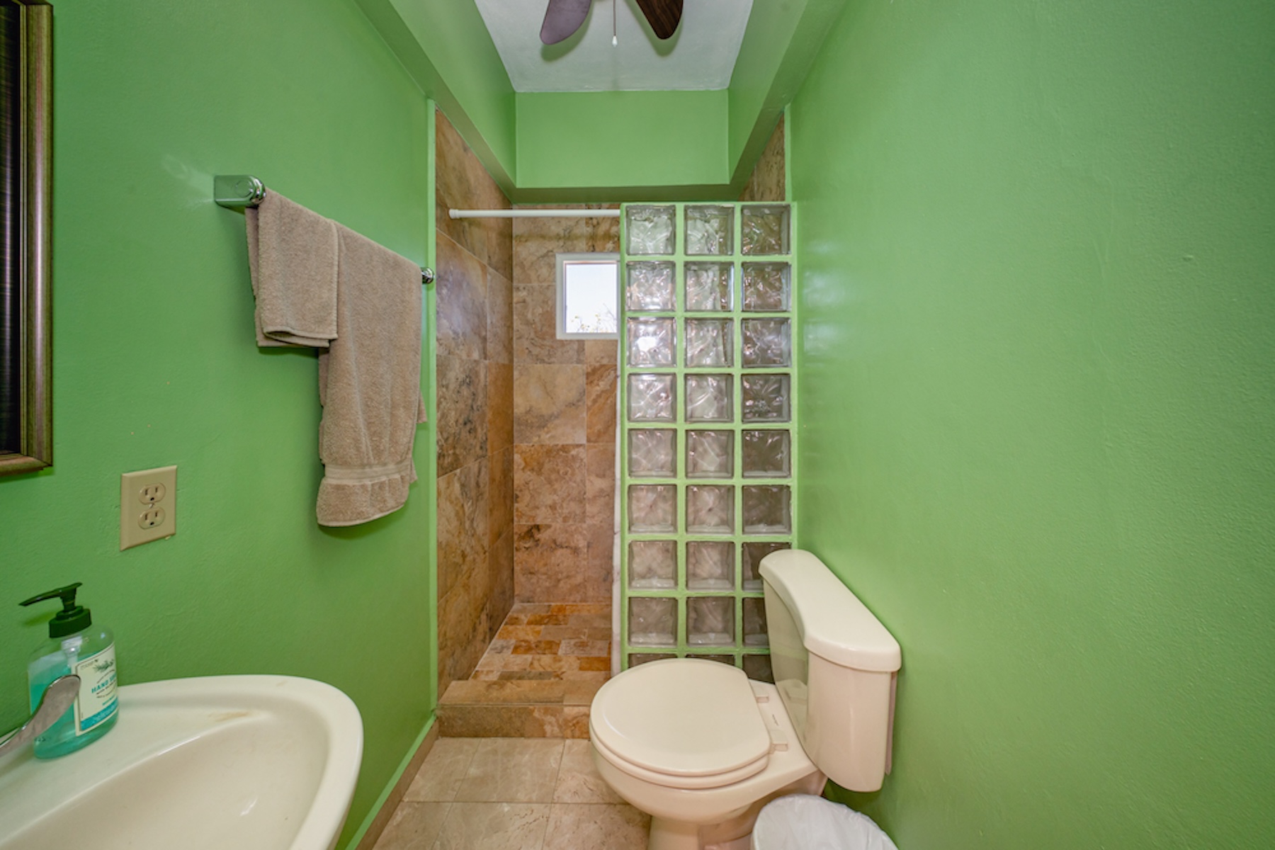  Move-in-Ready 2B Condo with Stunning Ocean Views, Brick Bay - 物件實景