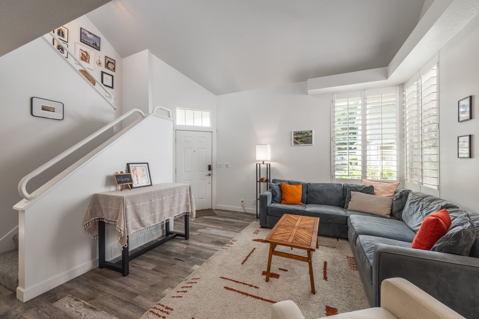  Vaulted Great Room, Cozy Fireplace, Central Location - 物件實景