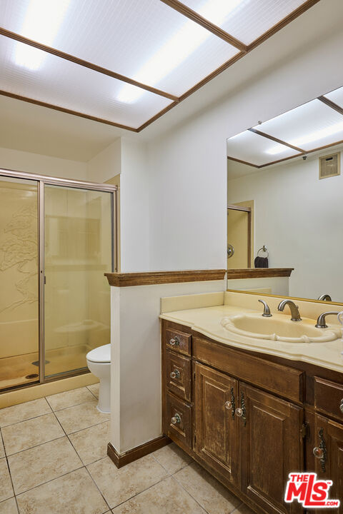 Los Angeles, California, 90012, United States, 2 Bedrooms Bedrooms, ,2 BathroomsBathrooms,Residential,For Sale,1839118