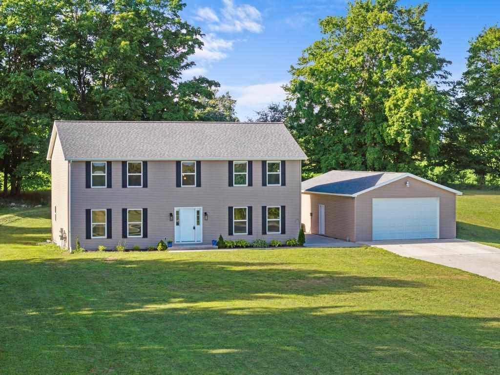 Charlevoix, Michigan, 49720, United States, 5 Bedrooms Bedrooms, ,3 BathroomsBathrooms,Residential,For Sale,1916924