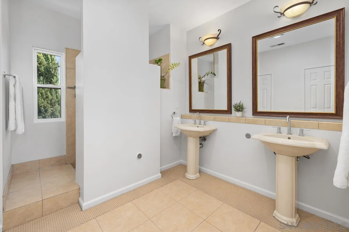 San Diego, California, 92116, United States, 3 Bedrooms Bedrooms, ,3 BathroomsBathrooms,Residential,For Sale,1895813