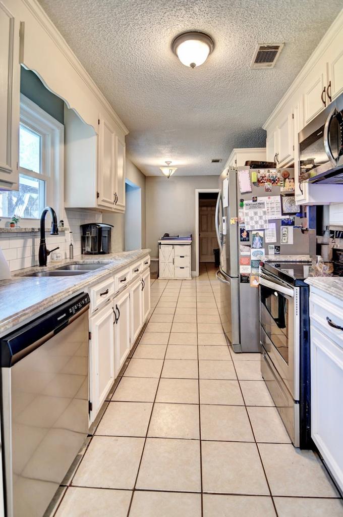 Valdosta, Georgia, 31601, United States, 4 Bedrooms Bedrooms, ,3 BathroomsBathrooms,Residential,For Sale,2005442