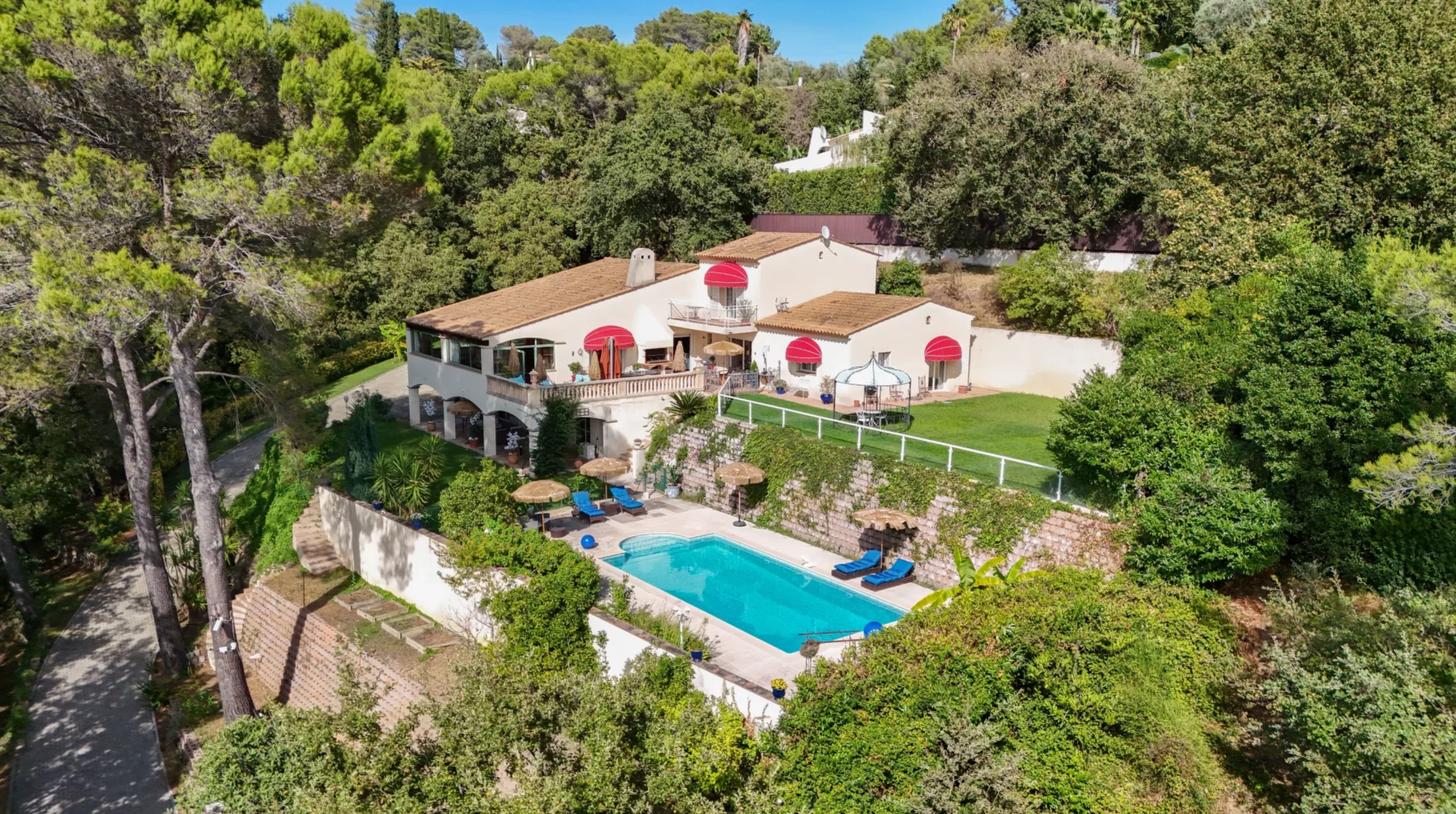  Mouans-Sartoux near Cannes, villa with sea view, pool and guest house potential - 物件實景