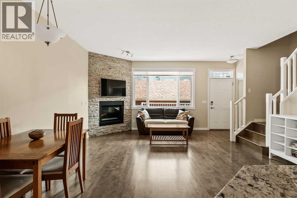 CALGARY, Alberta, T3E 2M9, CA, 2 Bedrooms Bedrooms, ,2 BathroomsBathrooms,Residential,For Sale,1949798