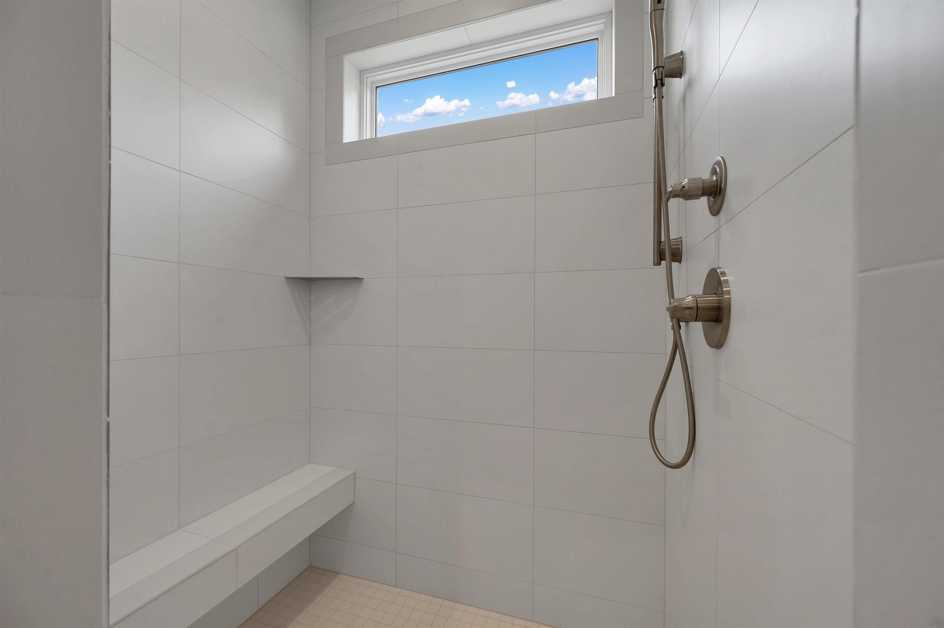 DE PERE, Wisconsin, 54115, United States, 2 Bedrooms Bedrooms, ,3 BathroomsBathrooms,Residential,For Sale,2005271