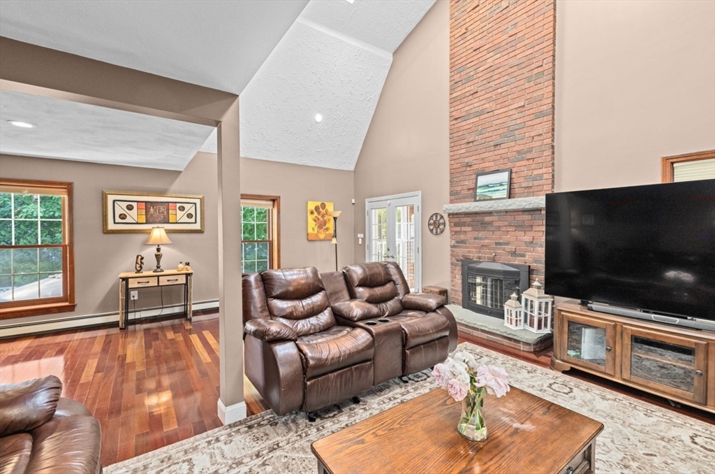 Braintree, Massachusetts, 02184, United States, 5 Bedrooms Bedrooms, ,4 BathroomsBathrooms,Residential,For Sale,1857635