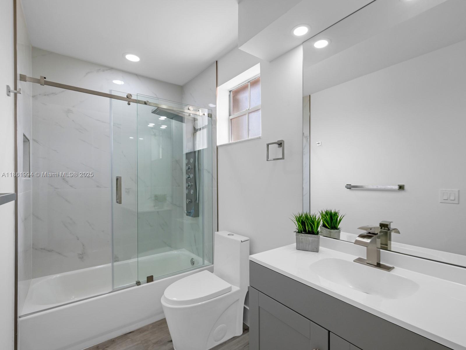 Pembroke Pines, Florida, 33029, United States, 3 Bedrooms Bedrooms, ,3 BathroomsBathrooms,Residential,For Sale,1923091