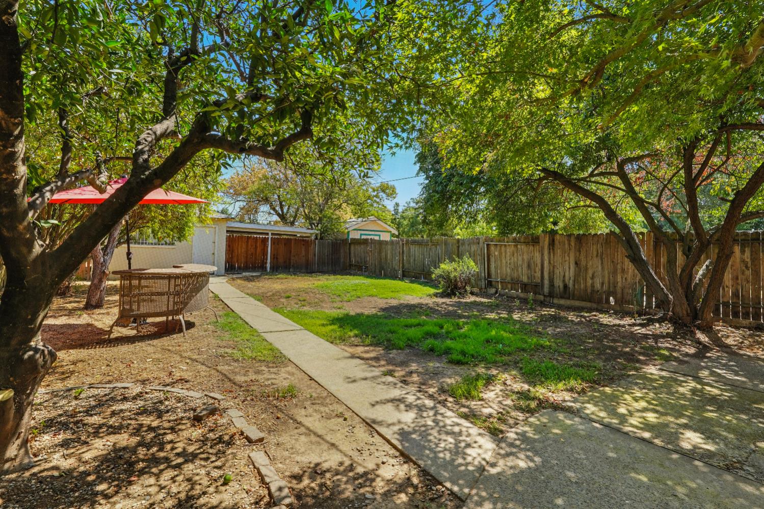 Sacramento, California, 95820, United States, 3 Bedrooms Bedrooms, ,2 BathroomsBathrooms,Residential,For Sale,1940182