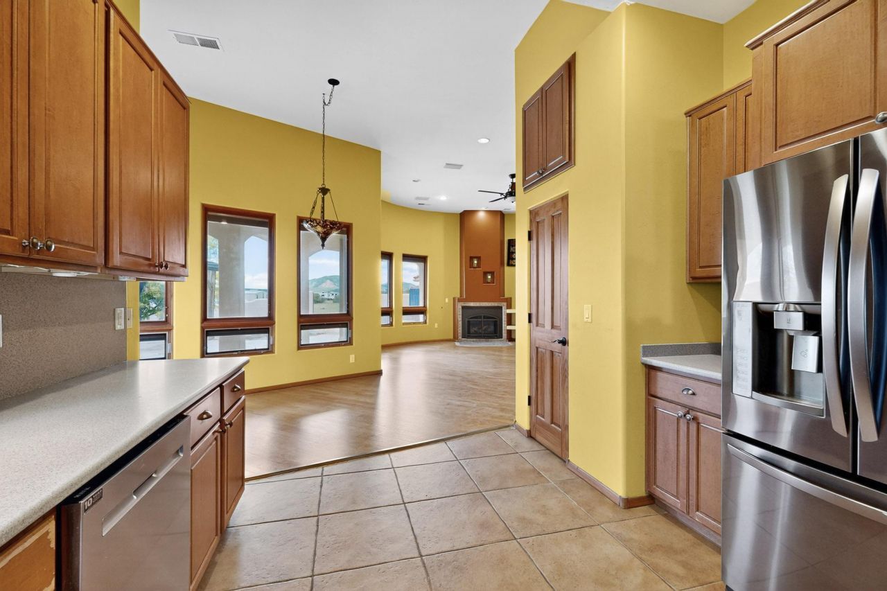 Edgewood, New Mexico, 87015, United States, 3 Bedrooms Bedrooms, ,4 BathroomsBathrooms,Residential,For Sale,1906900