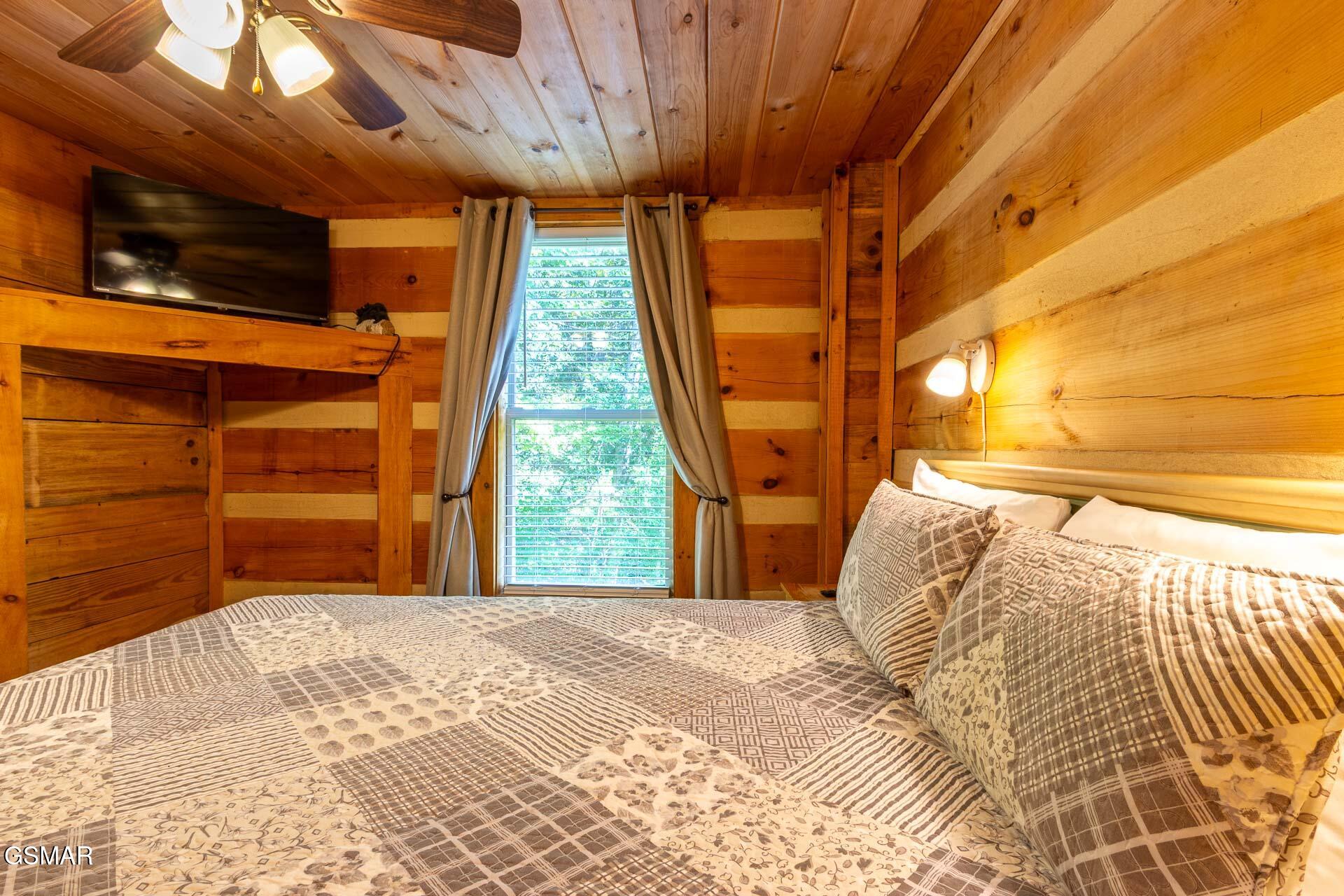 Sevierville, Tennessee, 37876, United States, 2 Bedrooms Bedrooms, ,3 BathroomsBathrooms,Residential,For Sale,1977438