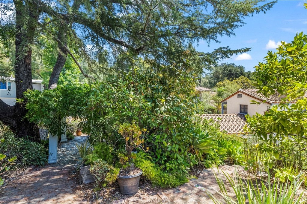 Glendale, California, 91206, United States, 2 Bedrooms Bedrooms, ,2 BathroomsBathrooms,Residential,For Sale,1978783