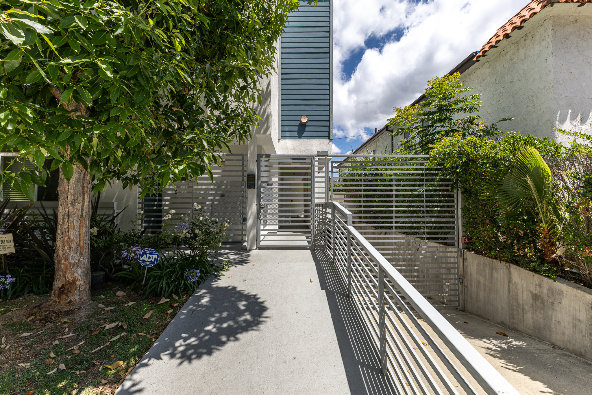  10735 Bloomfield Street, #5 - 物件實景