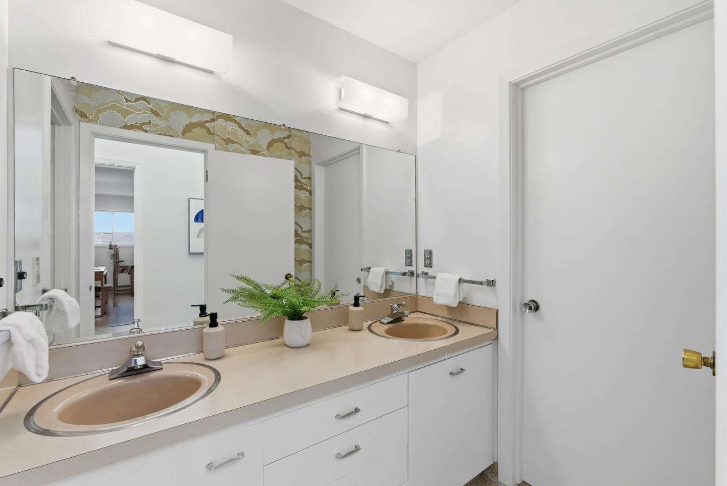 Millbrae, California, 94030, United States, 4 Bedrooms Bedrooms, ,3 BathroomsBathrooms,Residential,For Sale,1989349