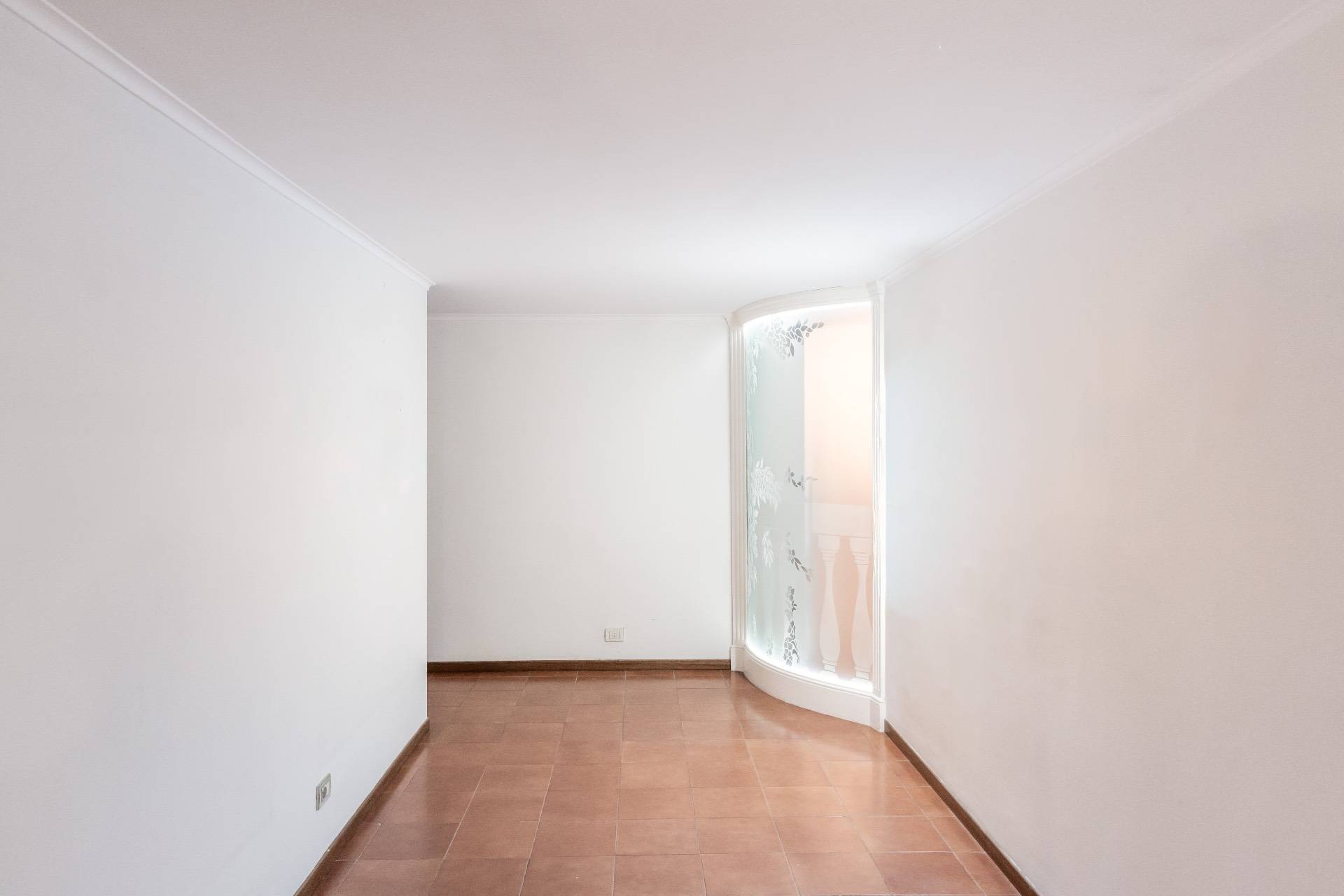 Roma, Roma, 00100, IT, 3 Bedrooms Bedrooms, ,2 BathroomsBathrooms,Residential,For Sale,1963202