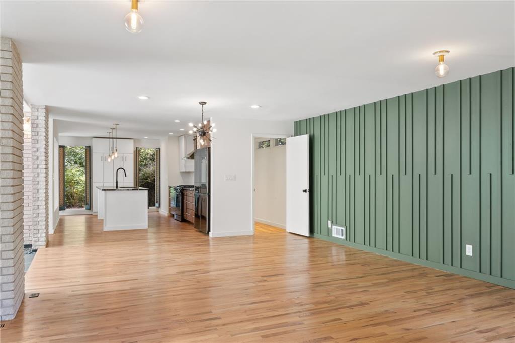 Atlanta, Georgia, 30345, United States, 3 Bedrooms Bedrooms, ,2 BathroomsBathrooms,Residential,For Sale,1942165