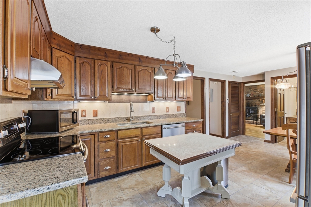 Monson, Massachusetts, 01057, United States, 5 Bedrooms Bedrooms, ,2 BathroomsBathrooms,Residential,For Sale,1988308