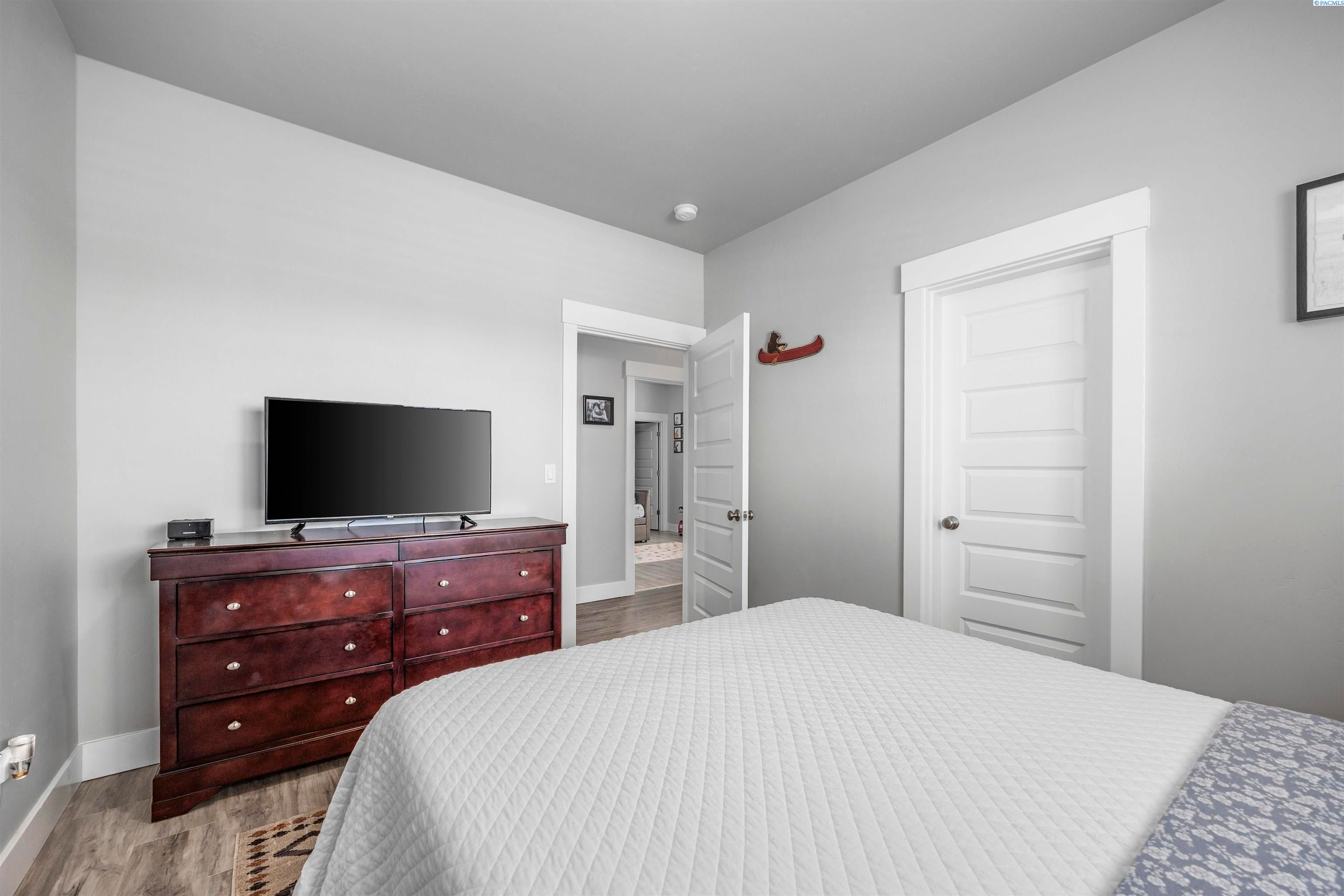 Kennewick, Washington, 99338, United States, 4 Bedrooms Bedrooms, ,3 BathroomsBathrooms,Residential,For Sale,1977201