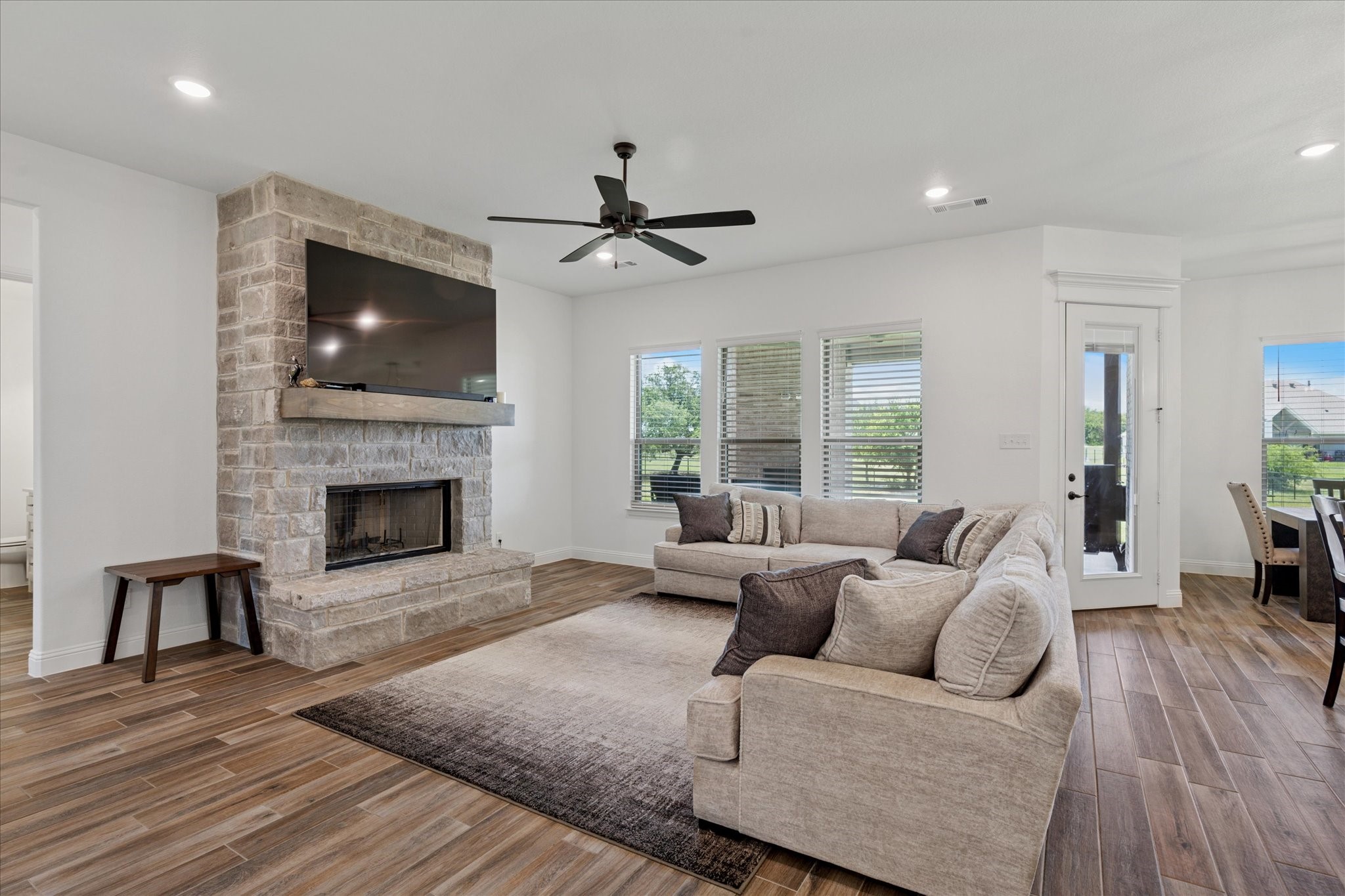 Weatherford, Texas, 76085, United States, 4 Bedrooms Bedrooms, ,3 BathroomsBathrooms,Residential,For Sale,1849963