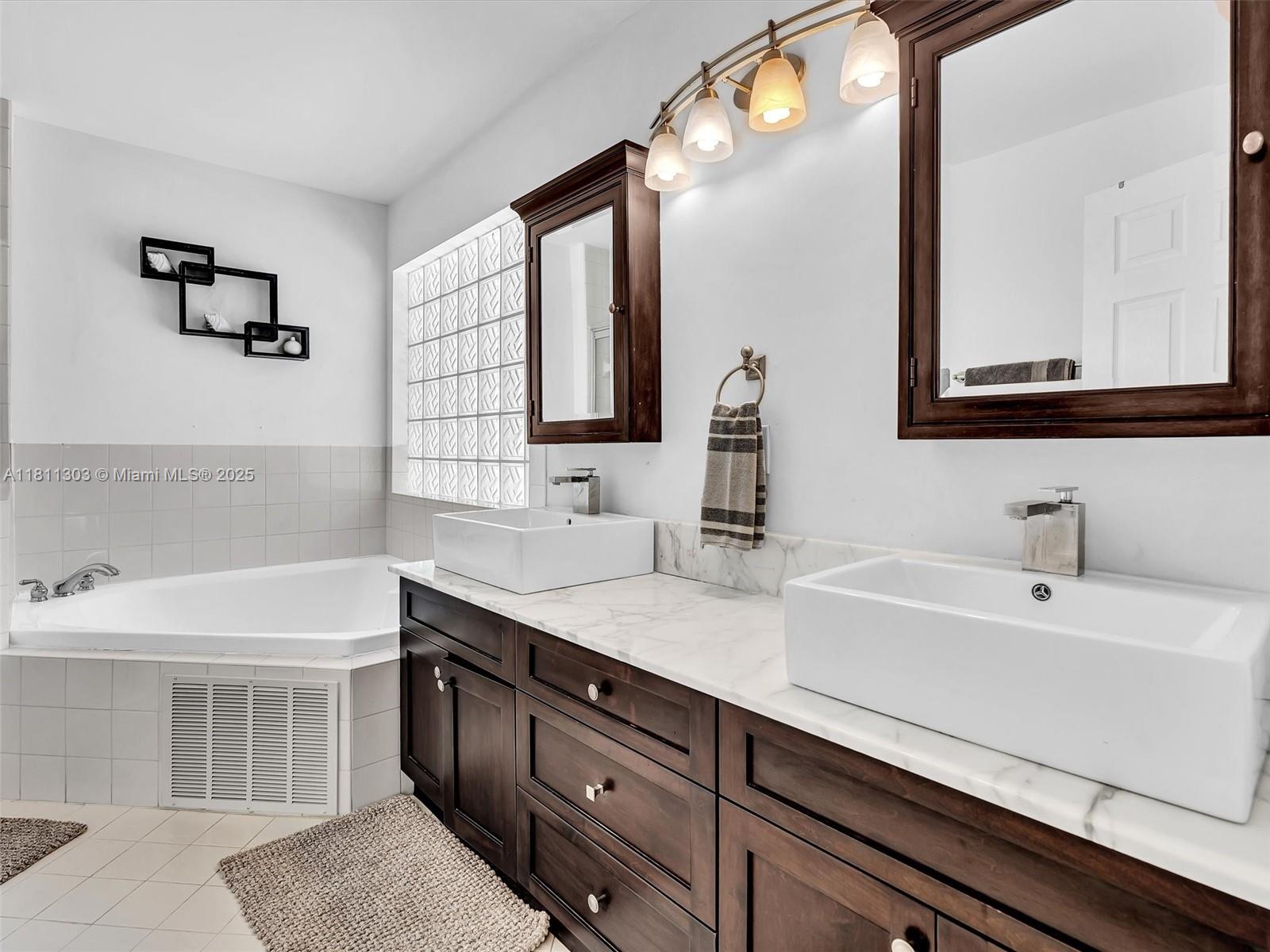 Miami, Florida, 33186, United States, 4 Bedrooms Bedrooms, ,2 BathroomsBathrooms,Residential,For Sale,1838976