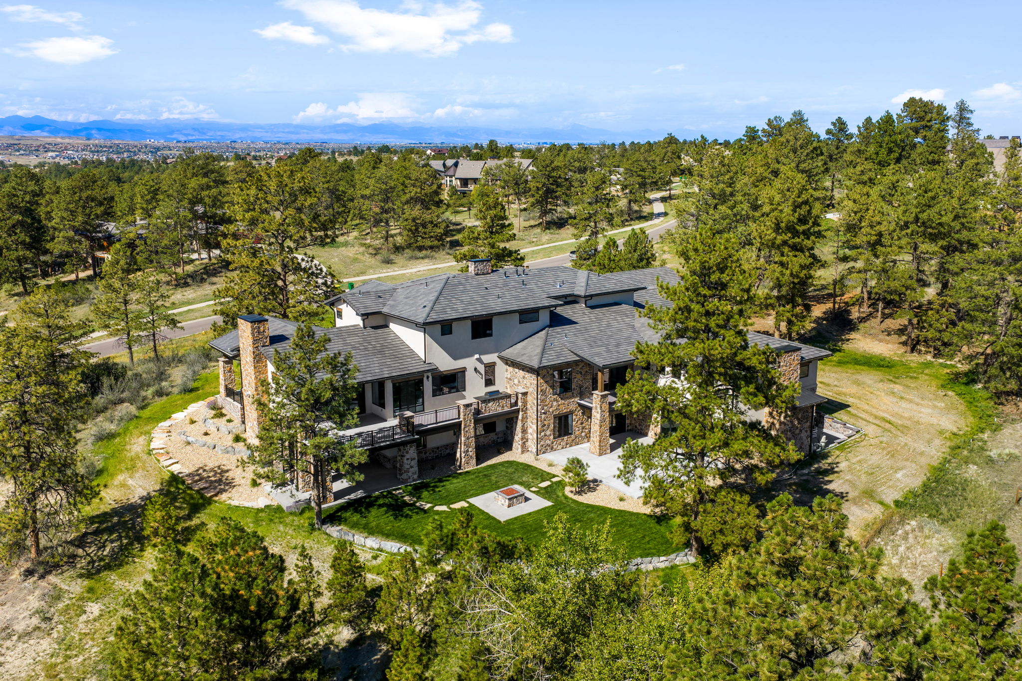  JUST FINISHED THIS YEAR Beautiful mountain estate- 10,521 finished square feet - 物件實景