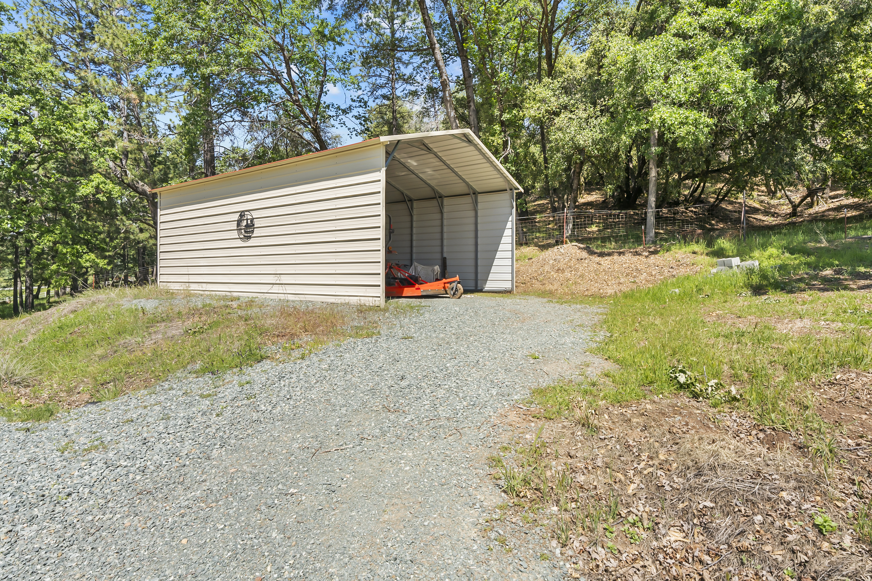  21 Acres - Gated - Renovated - 物件實景