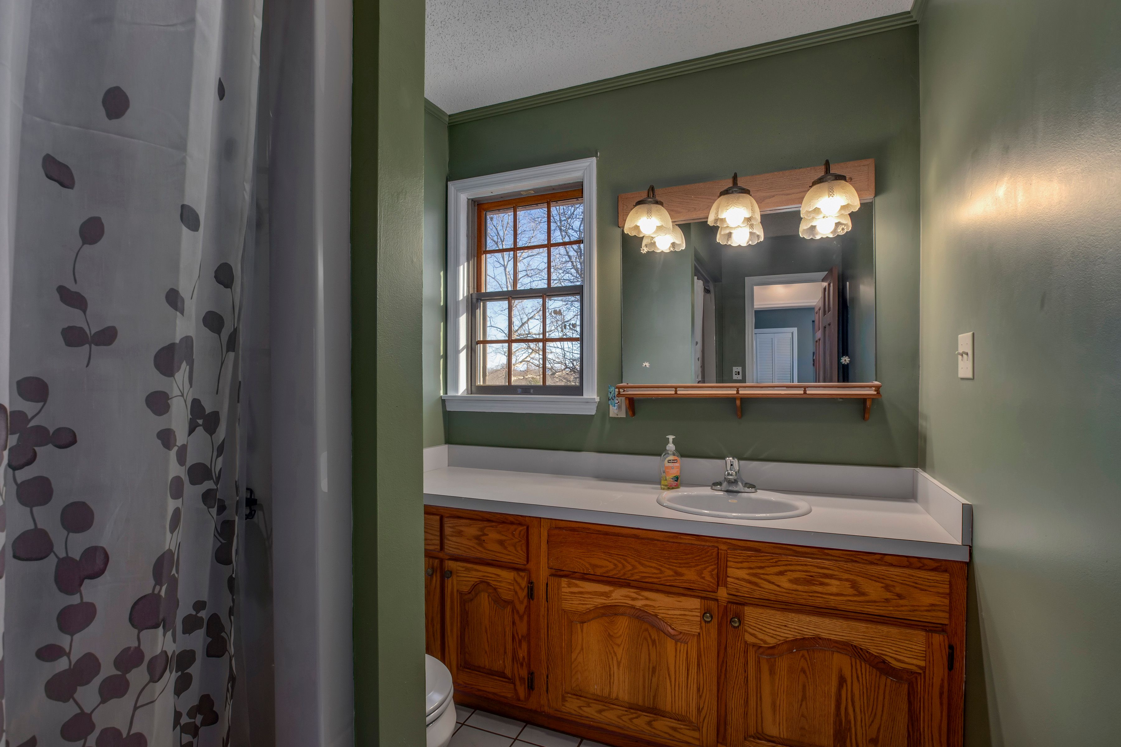 Loudon, Tennessee, 37774, United States, 3 Bedrooms Bedrooms, ,3 BathroomsBathrooms,Residential,For Sale,2011401