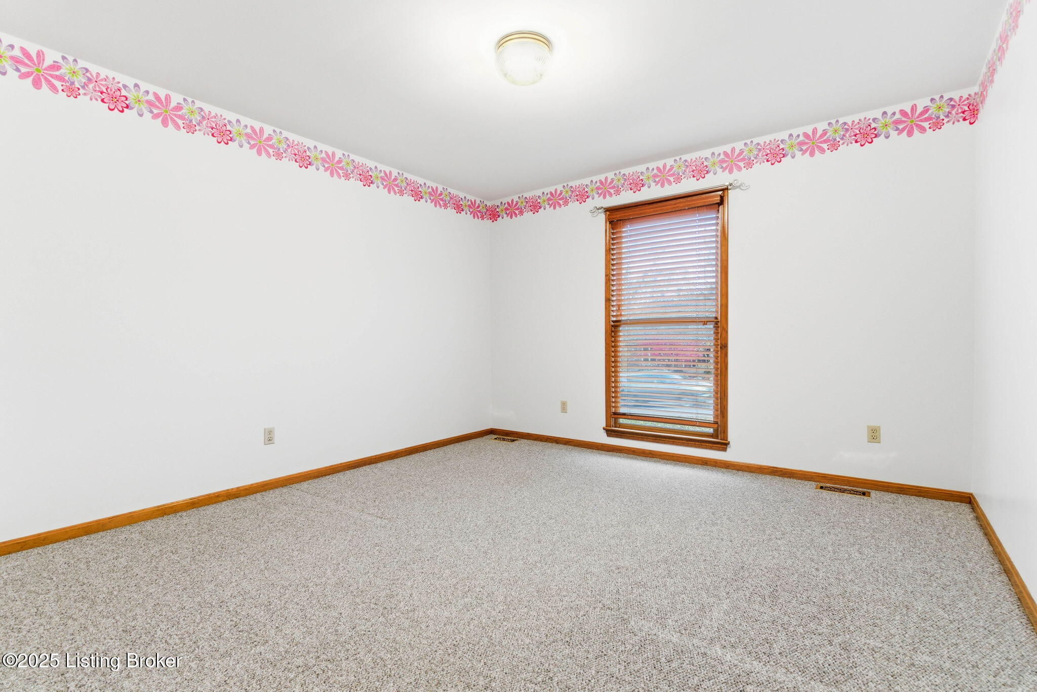 Prospect, Kentucky, 40059, United States, 3 Bedrooms Bedrooms, ,3 BathroomsBathrooms,Residential,For Sale,1996132