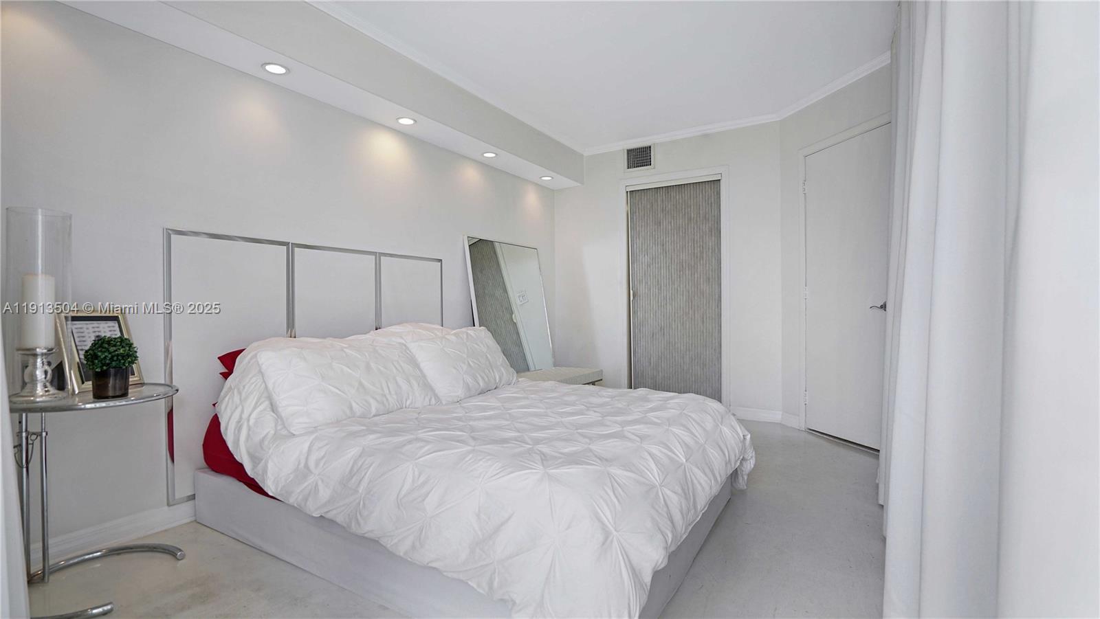 Miami Beach, Florida, 33139, United States, 2 Bedrooms Bedrooms, ,2 BathroomsBathrooms,Residential,For Sale,1993310