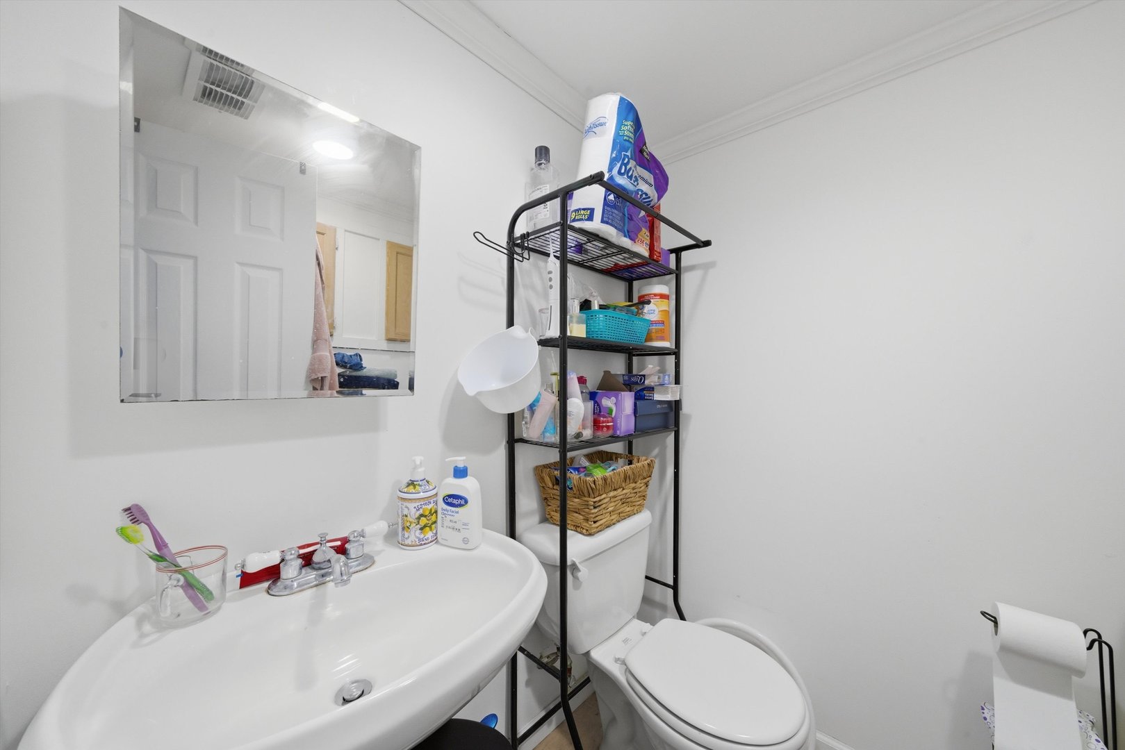 Chicago, Illinois, 60659, United States, 9 Bedrooms Bedrooms, ,Residential,For Sale,2040474